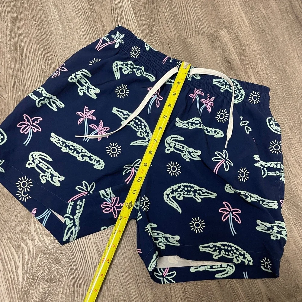 Chubbies Swim Trunks Mens Medium Navy Blue Crocodile Palm Tree Neon 5.5
